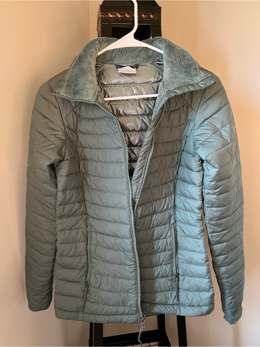 Columbia Light Sage Quilted Women's Puffer Jacket with Fleece Collar